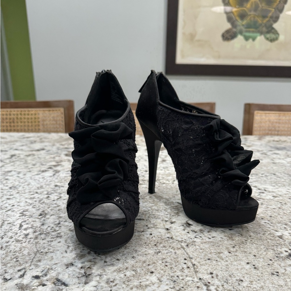 Black lace ruffle Kardashian Kollection size 7